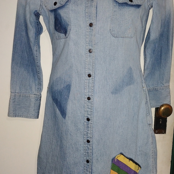 CALVIN KLEIN Distressed DENIM SHIRT DRESS; Pockets & Rainbow patch! Super cute! - Picture 11 of 15